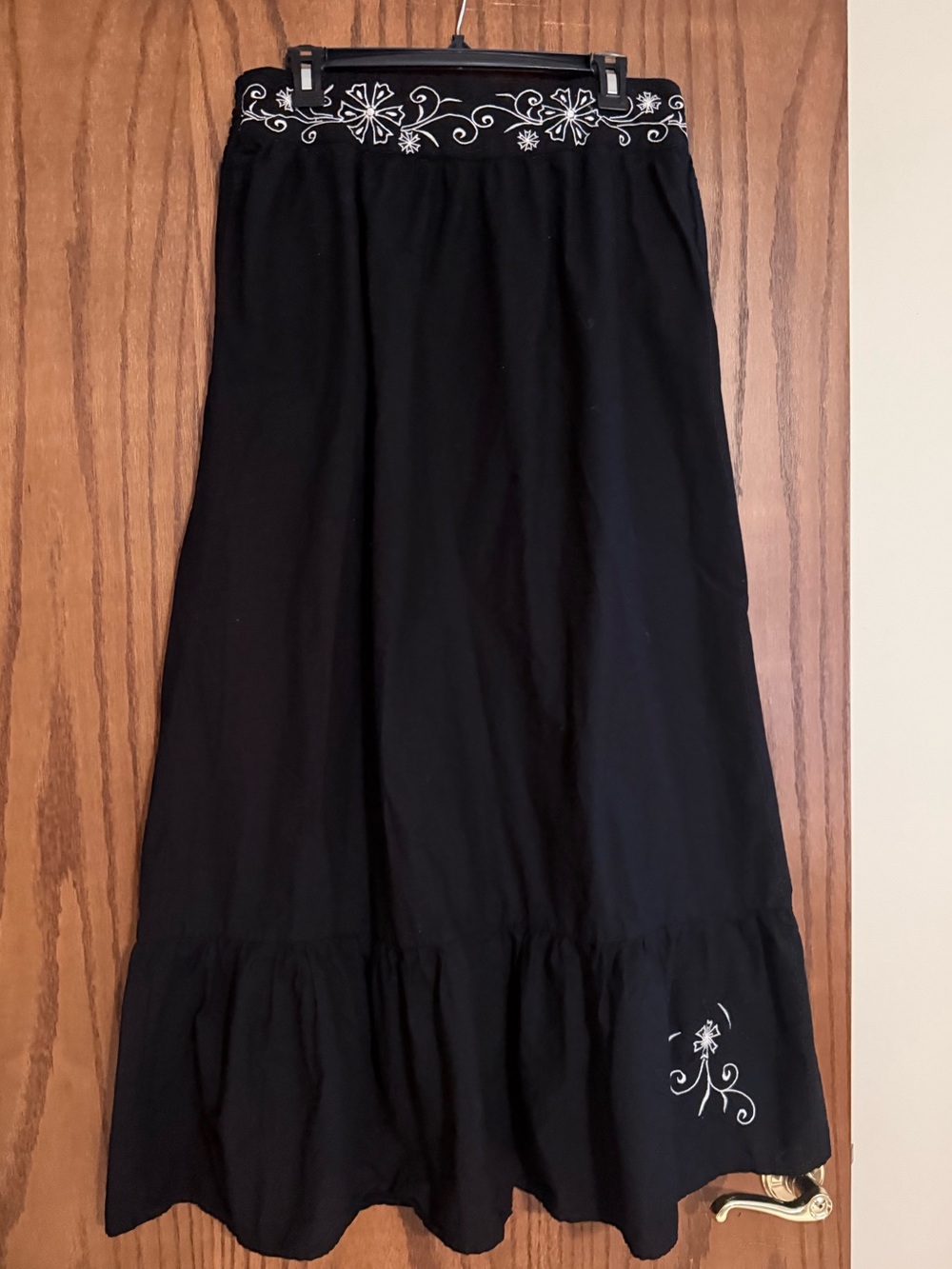 Black Maxi Skirt Vero Moda with White Embroidered Detail - Women
